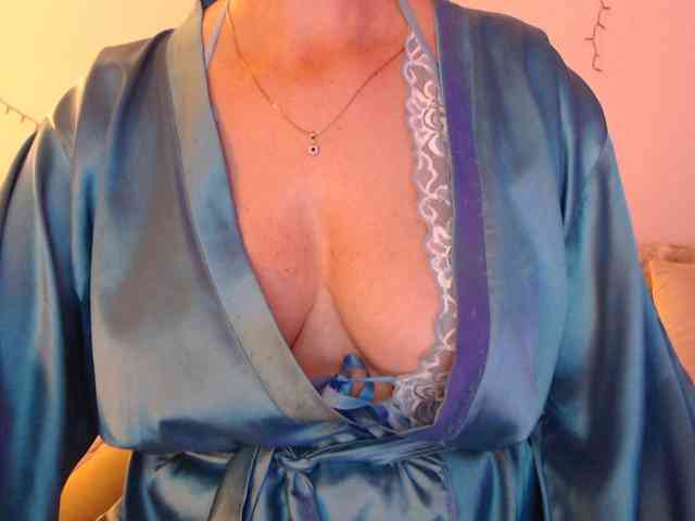 goodSnowQueen webcam