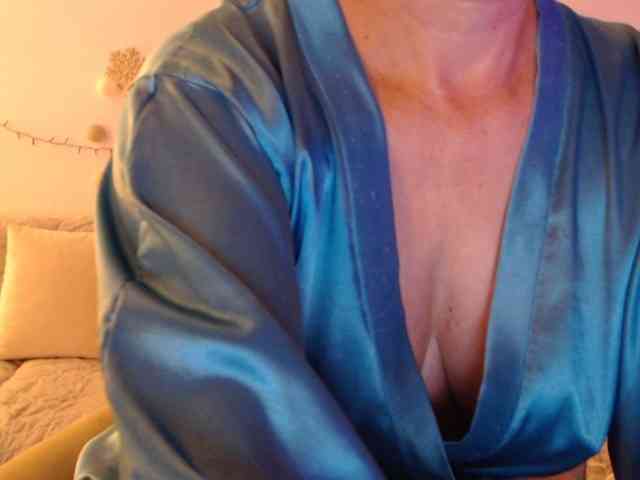 goodSnowQueen webcam