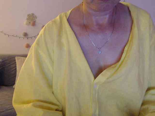 goodSnowQueen webcam