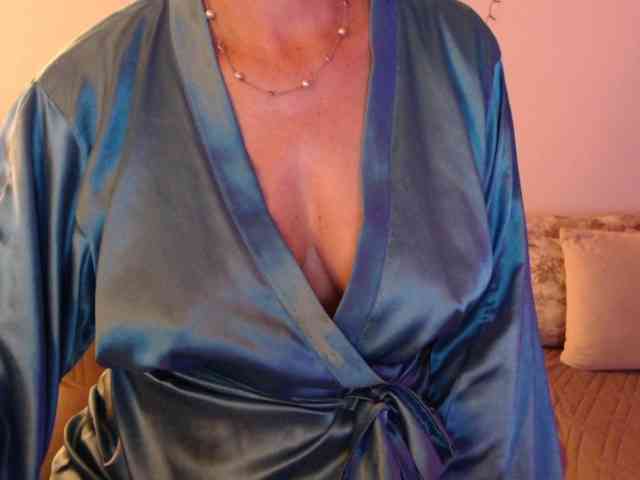 goodSnowQueen webcam