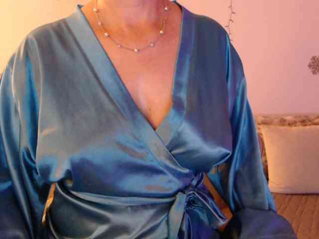 goodSnowQueen webcam