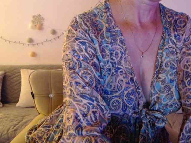 goodSnowQueen webcam