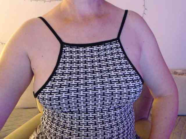 goodSnowQueen webcam
