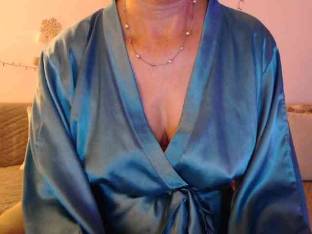 goodSnowQueen webcam