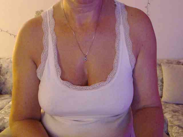 goodSnowQueen webcam