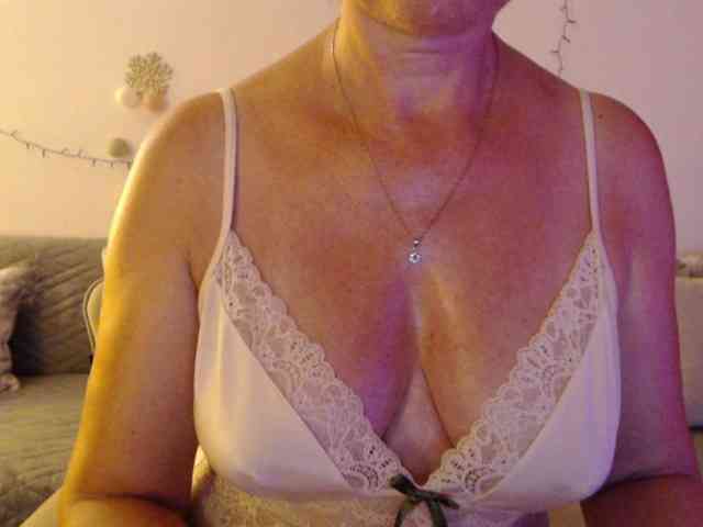 goodSnowQueen webcam