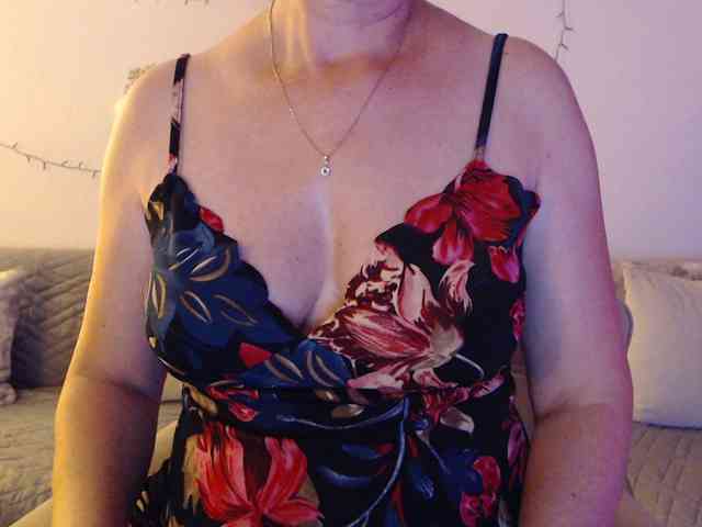 goodSnowQueen webcam