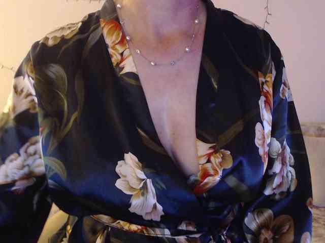 goodSnowQueen webcam