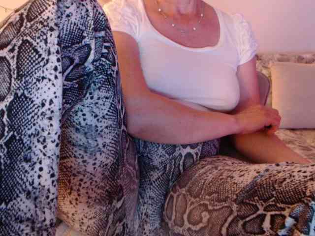 goodSnowQueen webcam