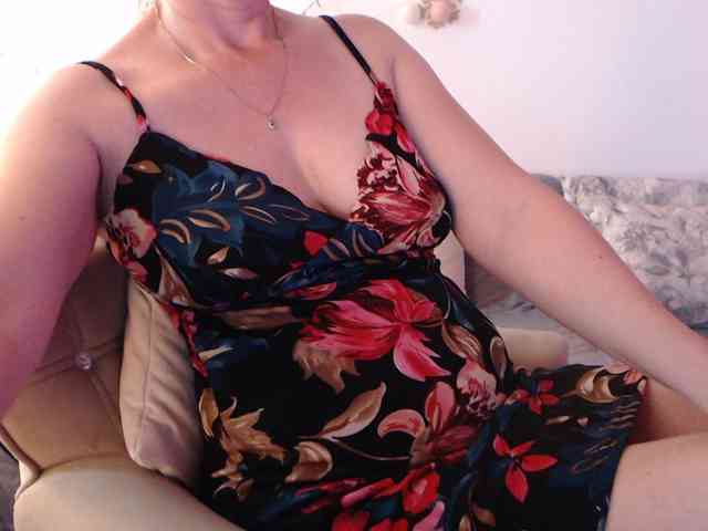 goodSnowQueen webcam