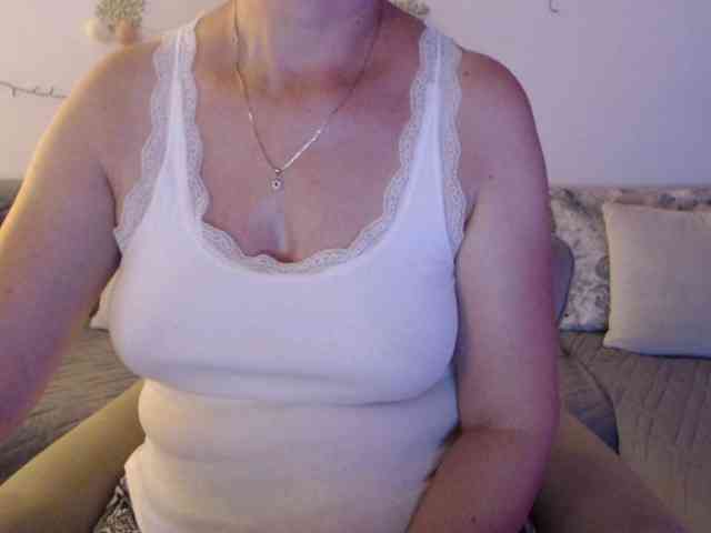 goodSnowQueen webcam