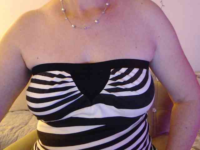goodSnowQueen webcam