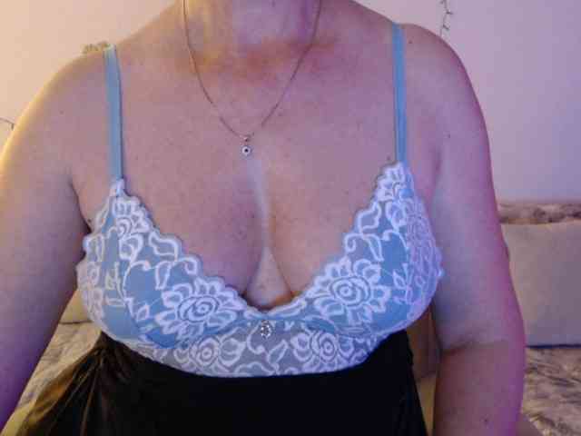goodSnowQueen webcam