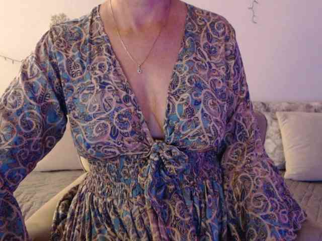 goodSnowQueen webcam
