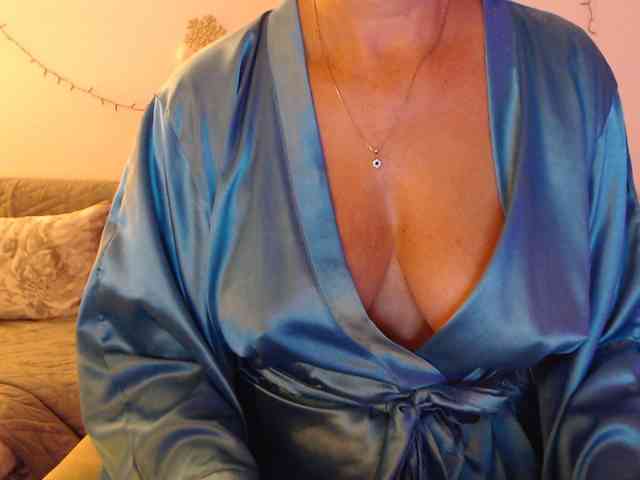 goodSnowQueen webcam