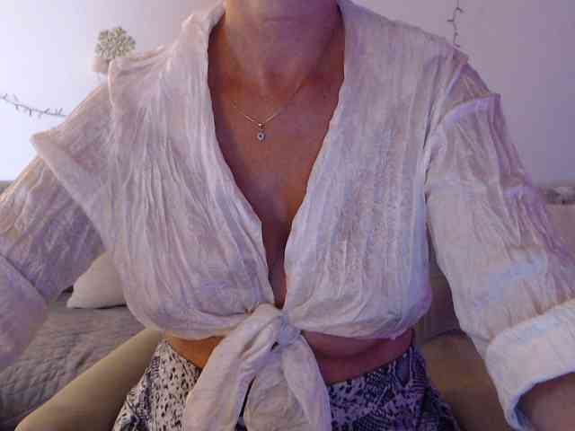 goodSnowQueen webcam