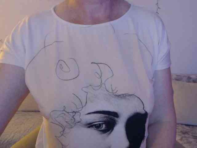 goodSnowQueen webcam