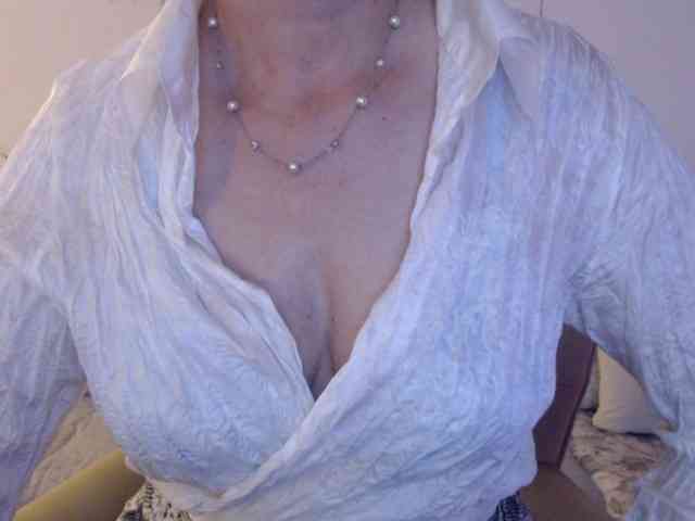 goodSnowQueen webcam