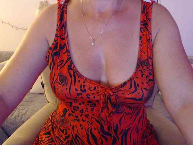 goodSnowQueen webcam