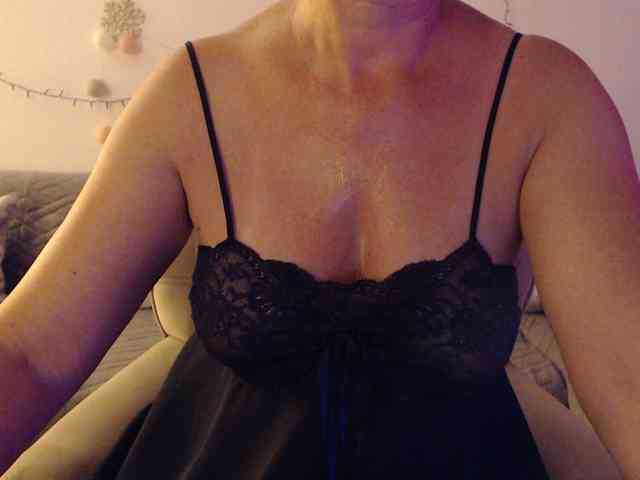 goodSnowQueen webcam