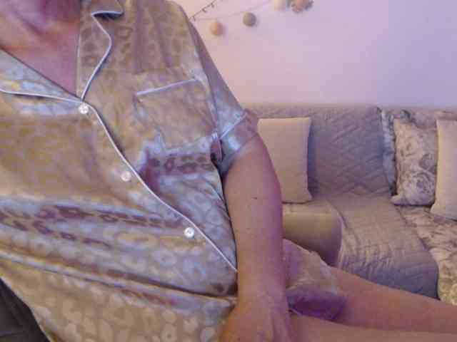 goodSnowQueen webcam