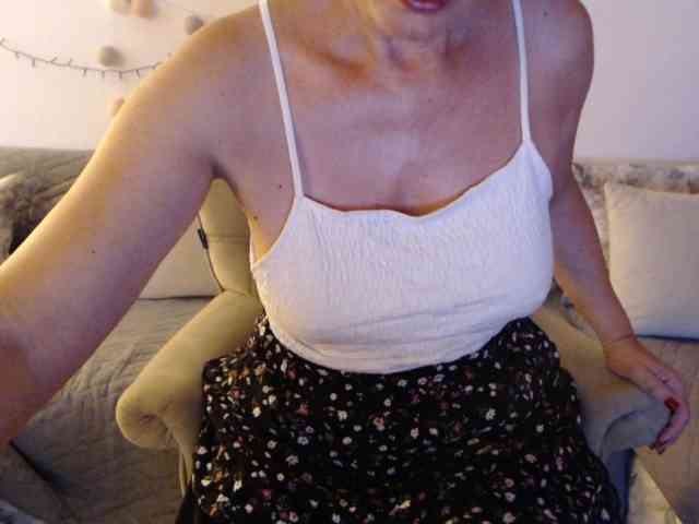 goodSnowQueen webcam