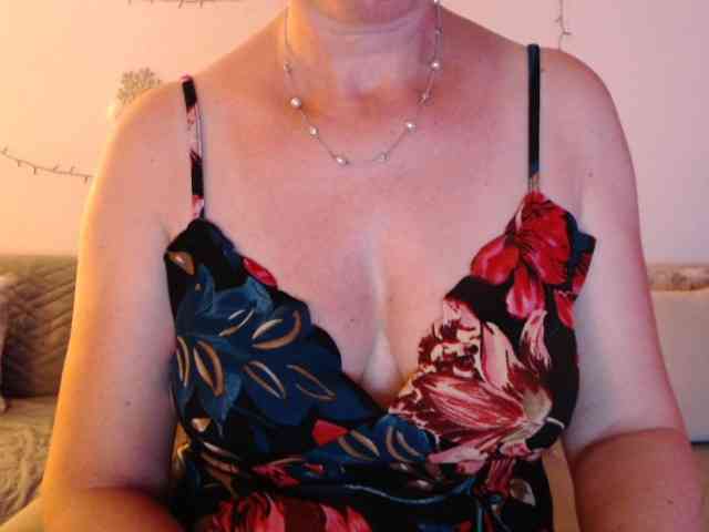 goodSnowQueen webcam
