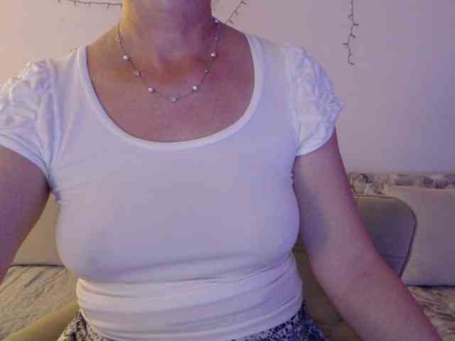 goodSnowQueen webcam