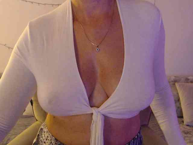 goodSnowQueen webcam