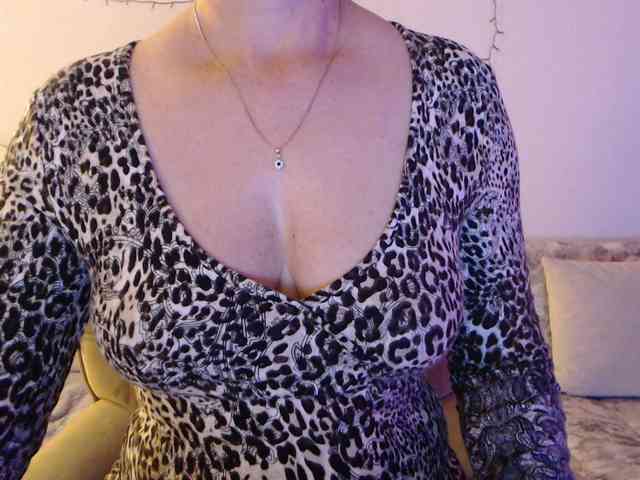 goodSnowQueen webcam
