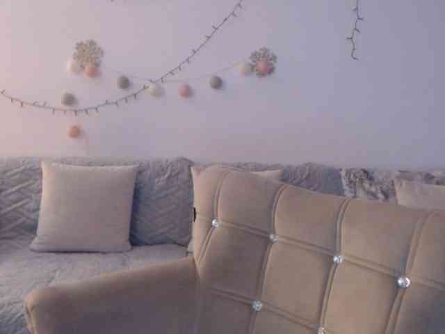 goodSnowQueen webcam