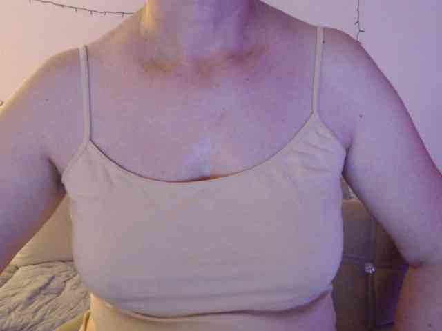 goodSnowQueen webcam