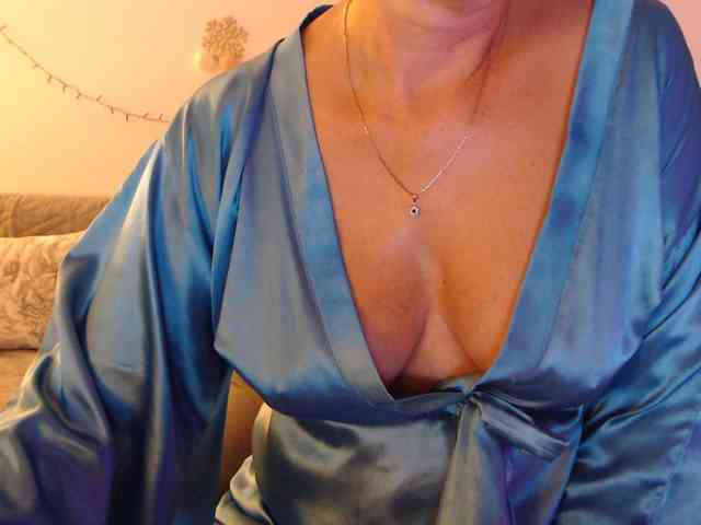 goodSnowQueen webcam