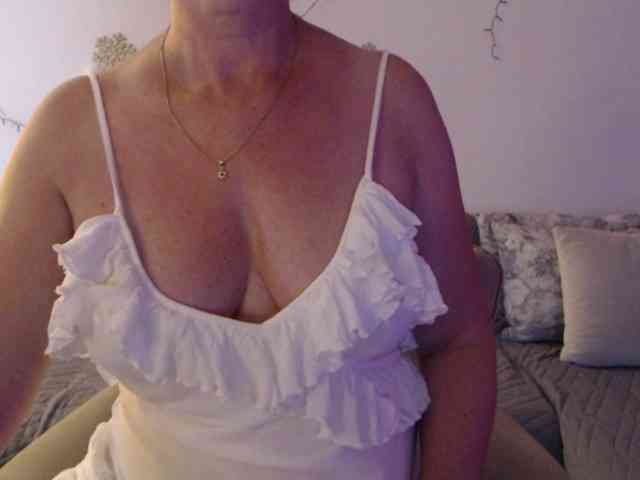 goodSnowQueen webcam