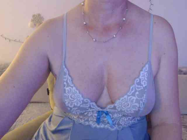 goodSnowQueen webcam