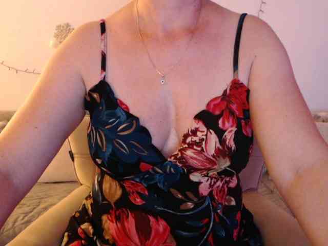 goodSnowQueen webcam
