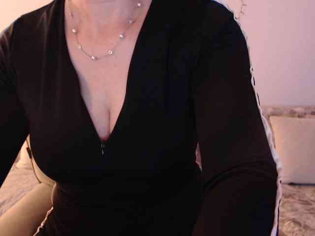goodSnowQueen webcam