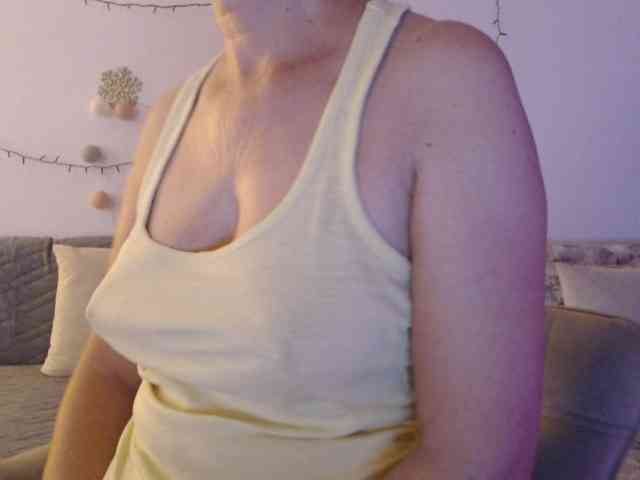 goodSnowQueen webcam