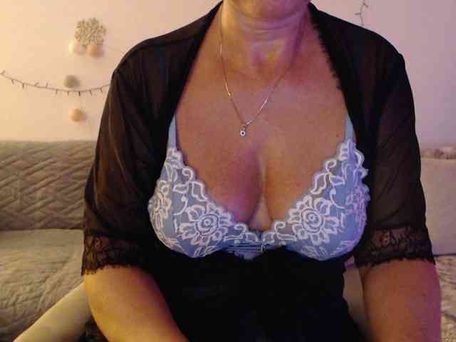 goodSnowQueen webcam