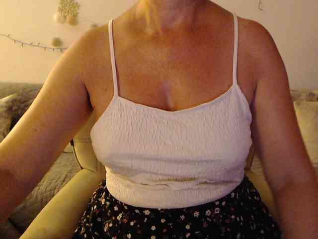goodSnowQueen webcam