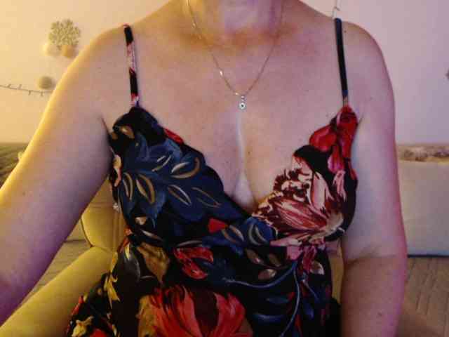 goodSnowQueen webcam