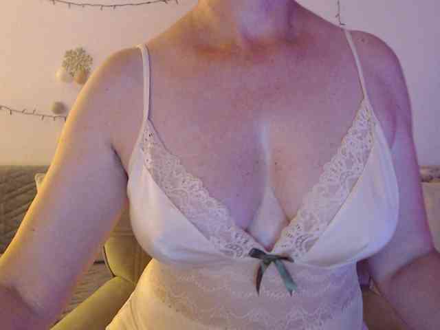 goodSnowQueen webcam