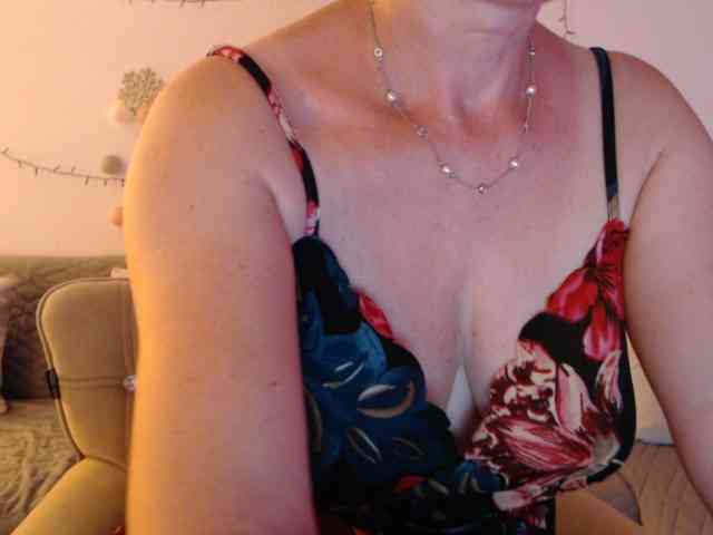 goodSnowQueen webcam