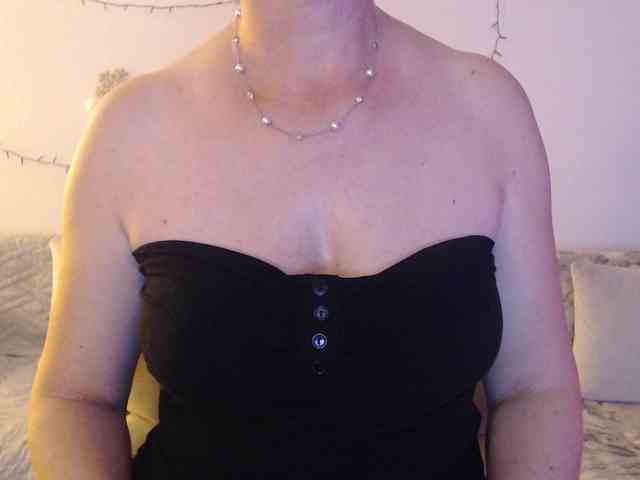 goodSnowQueen webcam