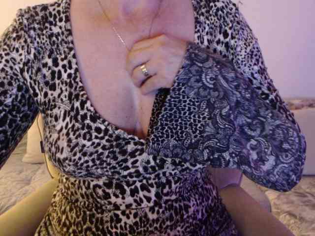 goodSnowQueen webcam