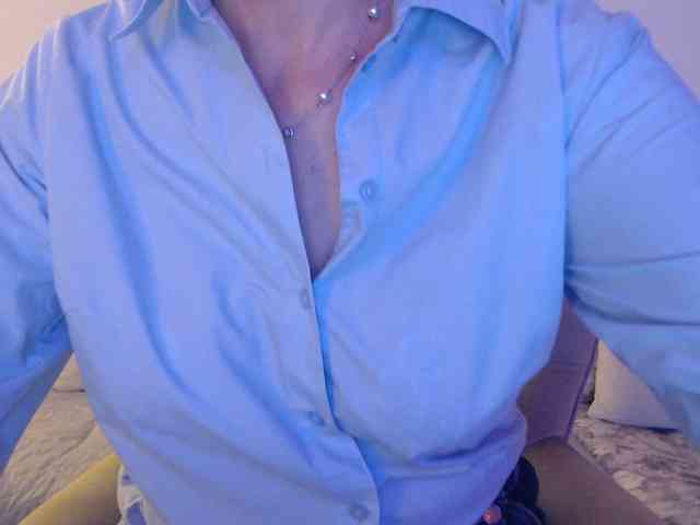 goodSnowQueen webcam