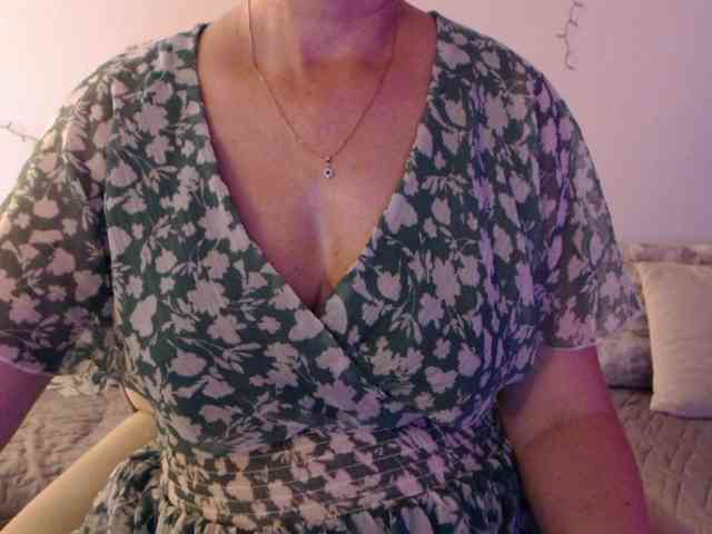 goodSnowQueen webcam