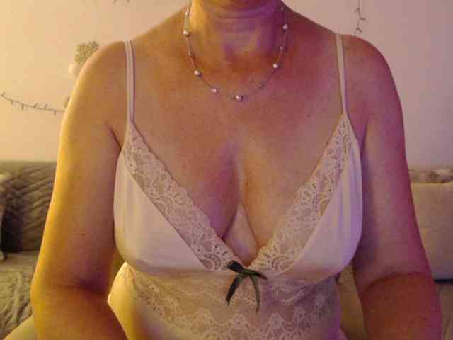 goodSnowQueen webcam