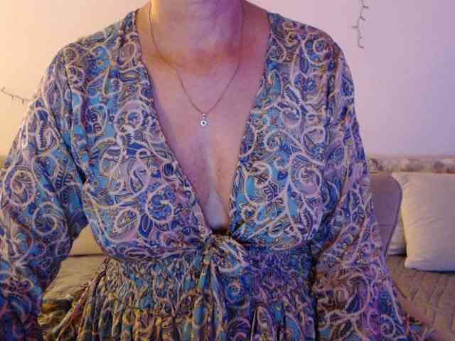 goodSnowQueen webcam