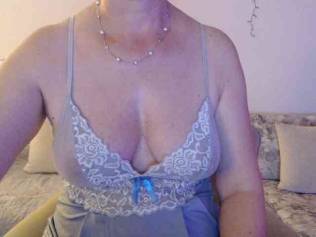 goodSnowQueen webcam